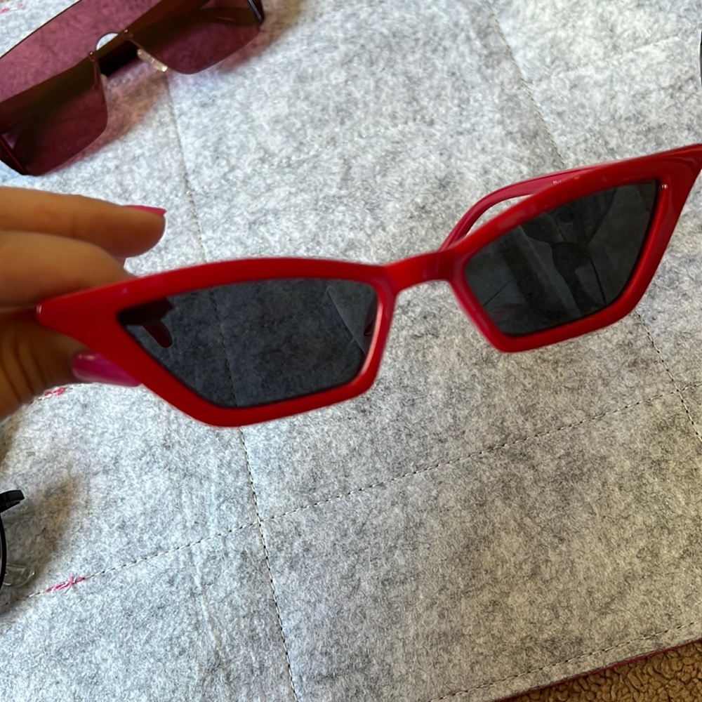 Off label red cat eye sunnies
